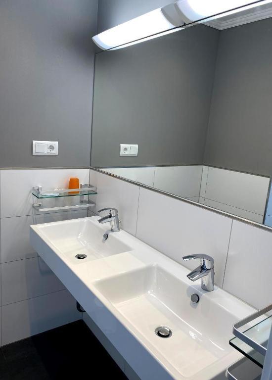 Appartements - Zum Hafen ซาสนิทซ์ ภายนอก รูปภาพ